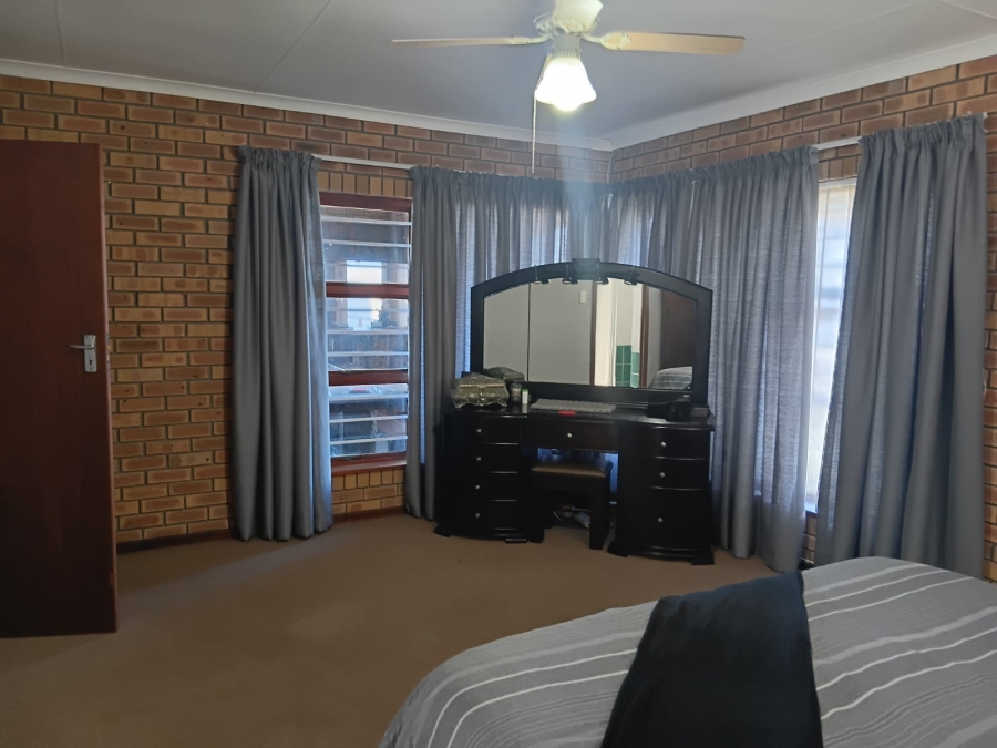 To Let 3 Bedroom Property for Rent in Dana Bay Western Cape